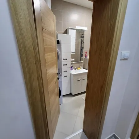 Apartment Centre *