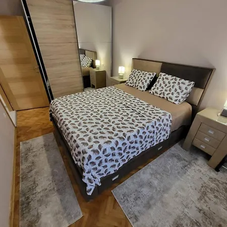 Apartment Centre *